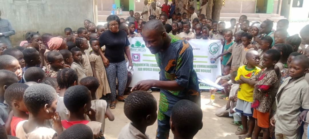 Benin-Photo Oiseau Enfant
